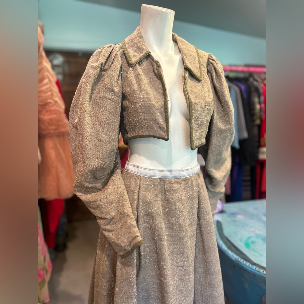 Shakespearean Shrug Set - Picture 3 of 16